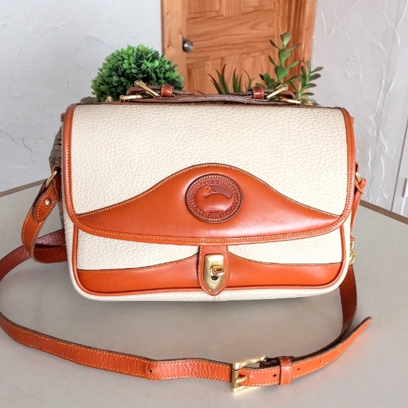 Dooney & Bourke Stunning Carrier/Crossbody Vintage AWL - Picture 2 of 10